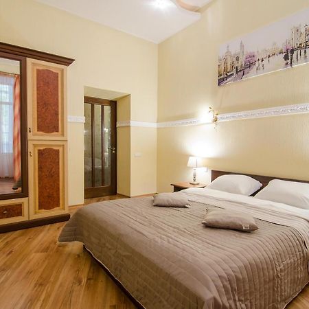 Apartment At Malaya Zhytomyrska 5 Киев Екстериор снимка