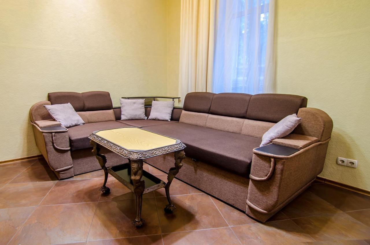 Apartment At Malaya Zhytomyrska 5 Киев Екстериор снимка