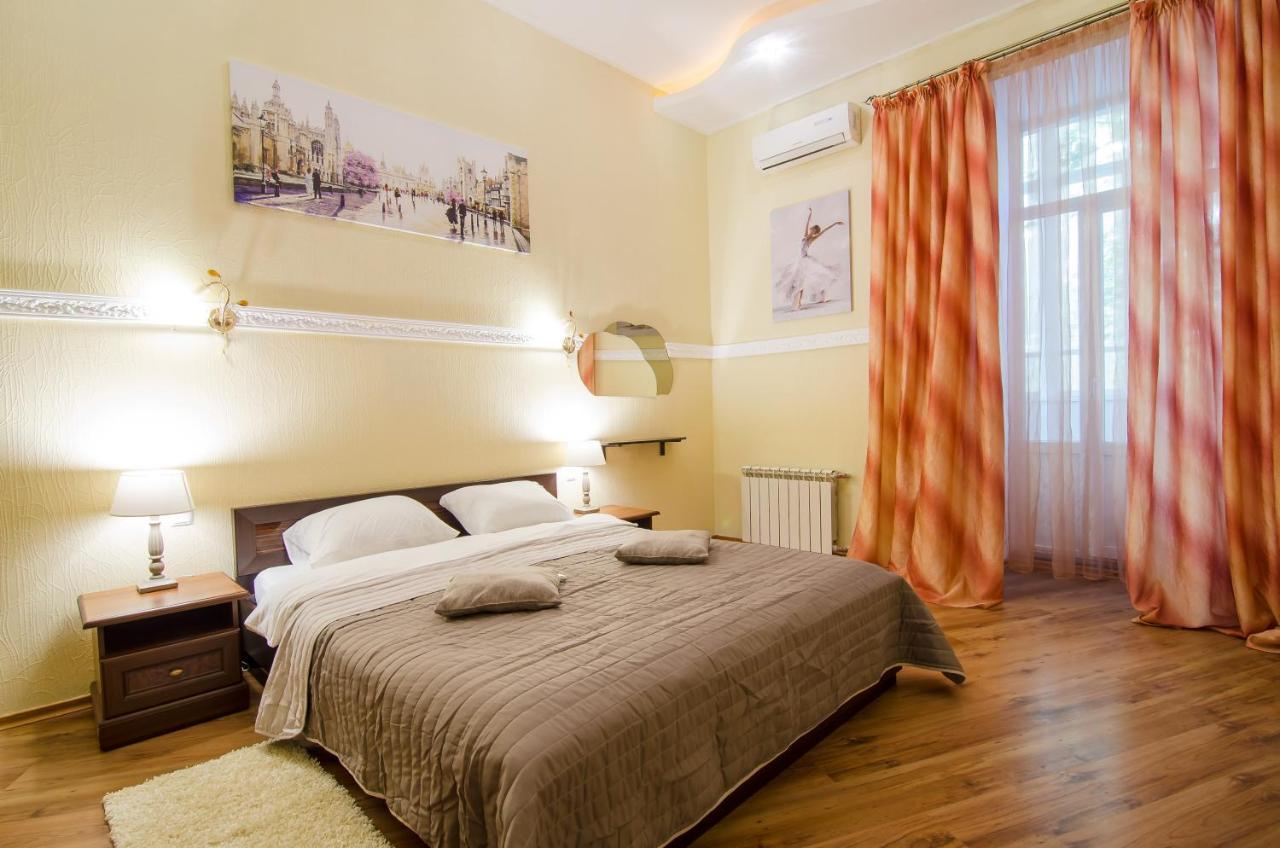 Apartment At Malaya Zhytomyrska 5 Киев Екстериор снимка