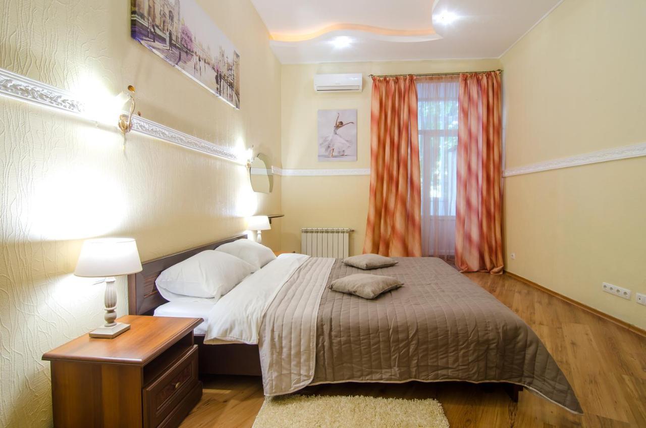 Apartment At Malaya Zhytomyrska 5 Киев Екстериор снимка