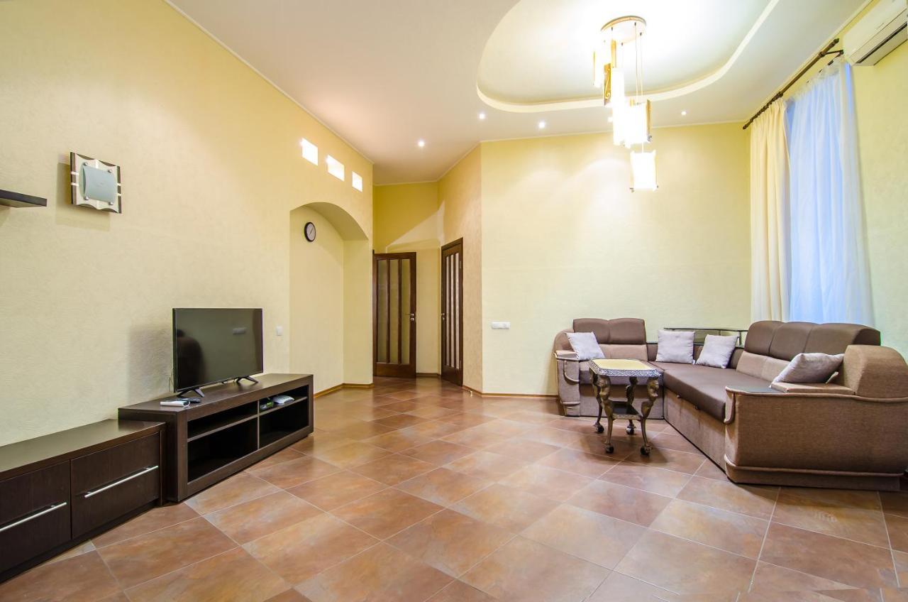 Apartment At Malaya Zhytomyrska 5 Киев Екстериор снимка