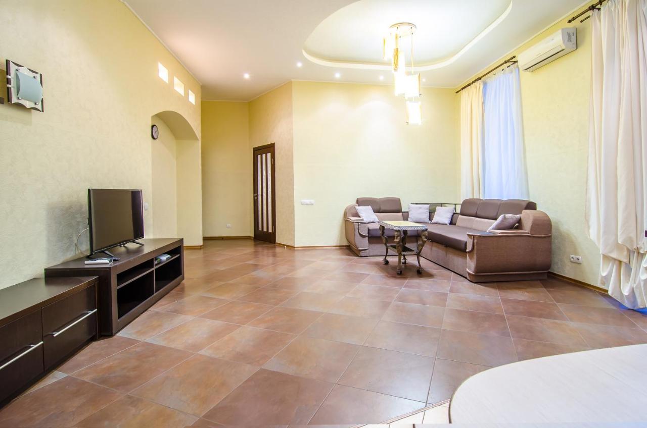 Apartment At Malaya Zhytomyrska 5 Киев Екстериор снимка