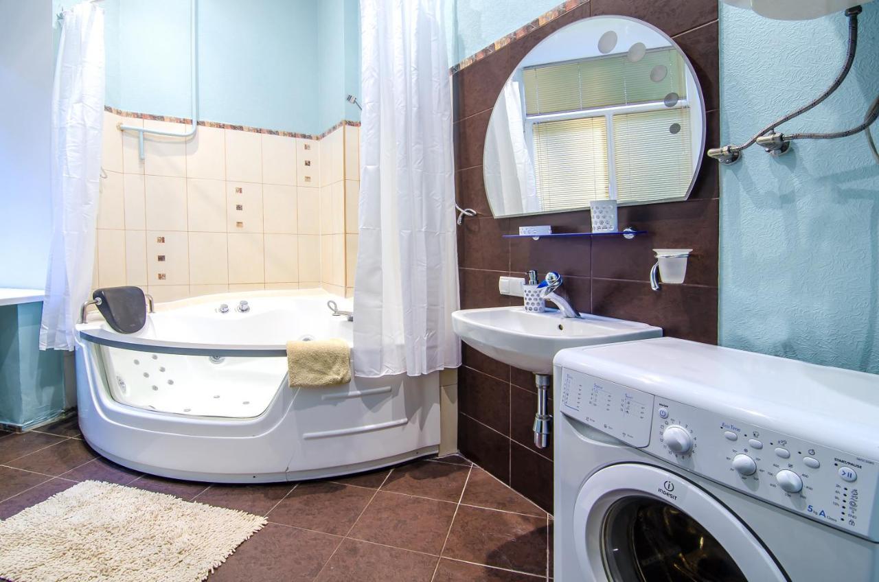 Apartment At Malaya Zhytomyrska 5 Киев Екстериор снимка