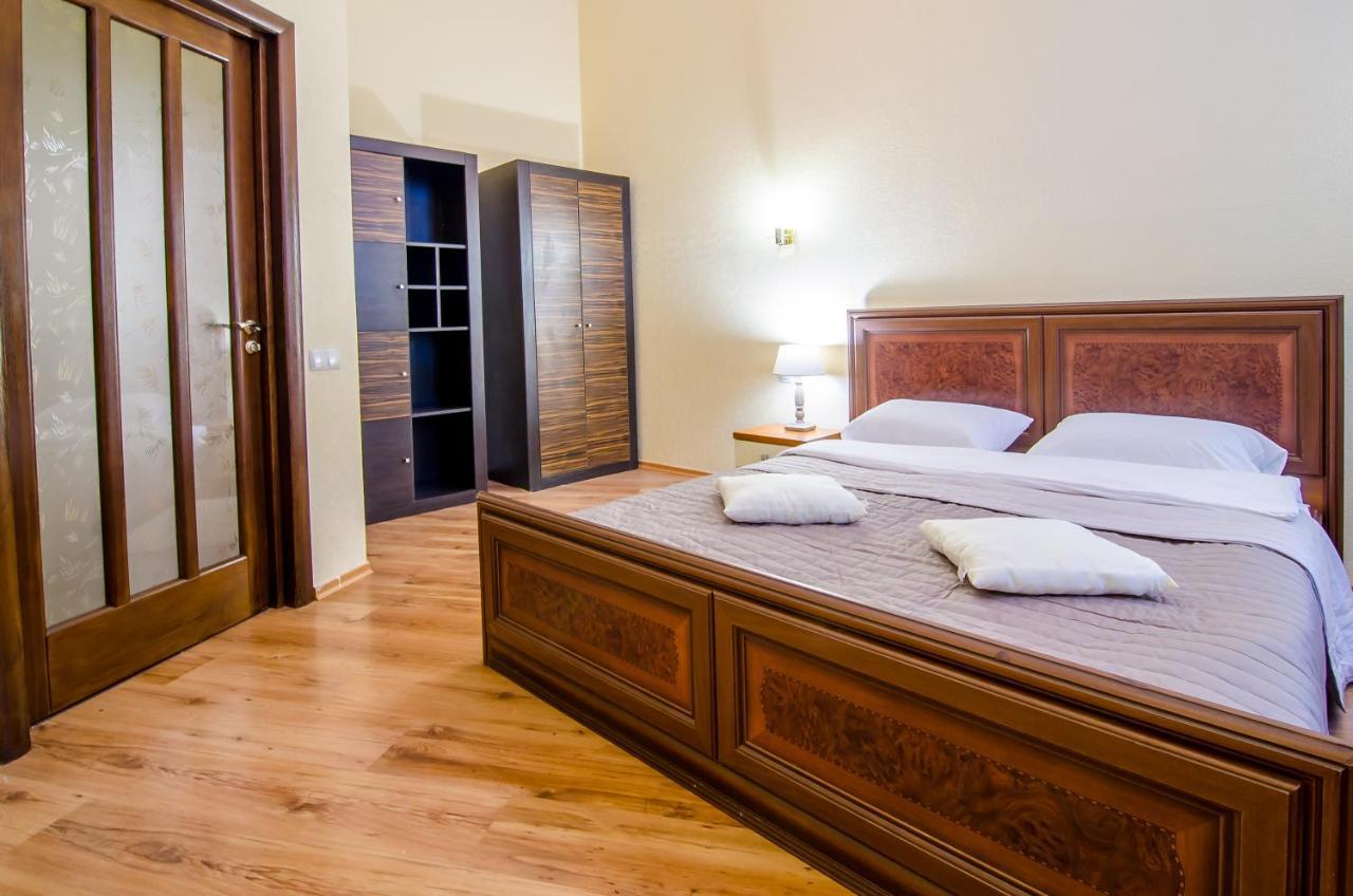 Apartment At Malaya Zhytomyrska 5 Киев Екстериор снимка