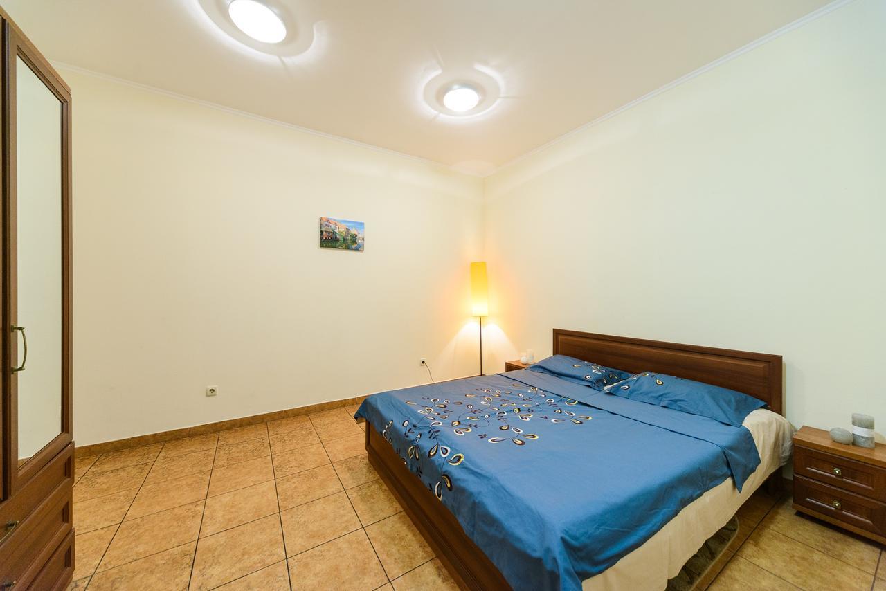 Apartment At Malaya Zhytomyrska 5 Киев Екстериор снимка