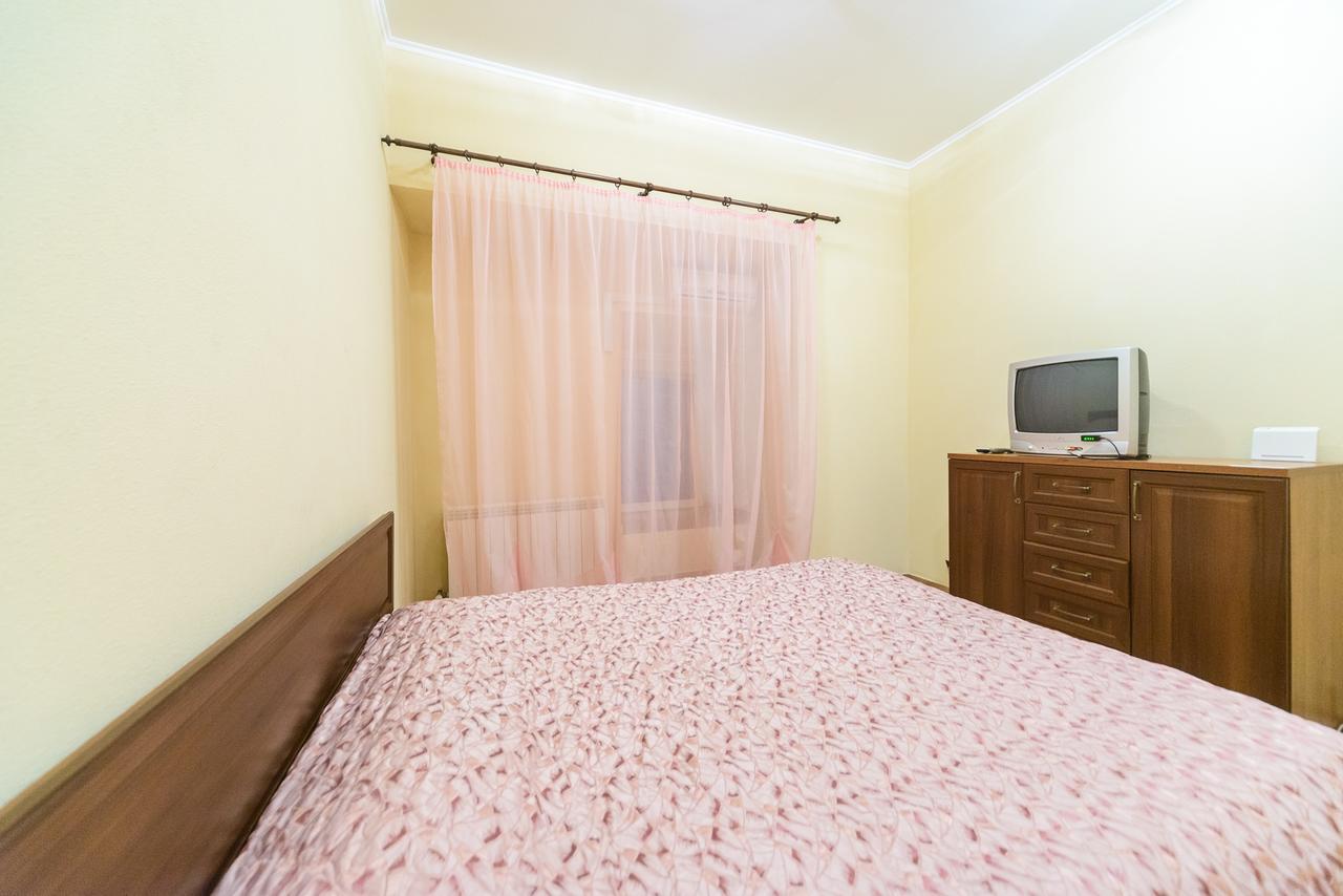 Apartment At Malaya Zhytomyrska 5 Киев Екстериор снимка