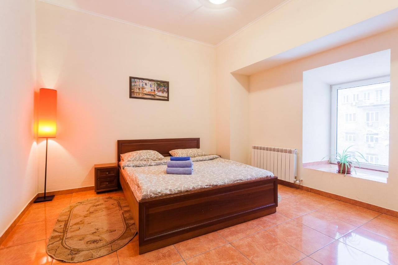 Apartment At Malaya Zhytomyrska 5 Киев Екстериор снимка