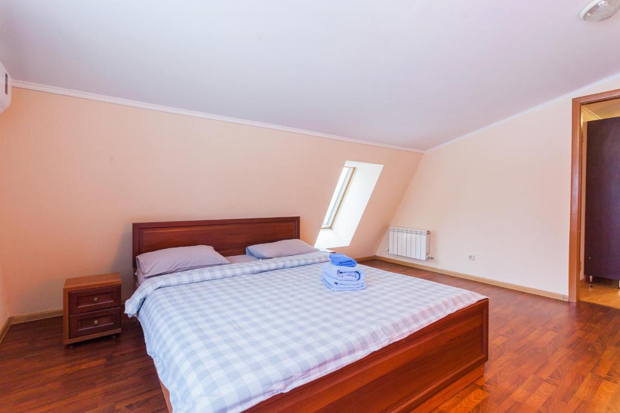 Apartment At Malaya Zhytomyrska 5 Киев Екстериор снимка